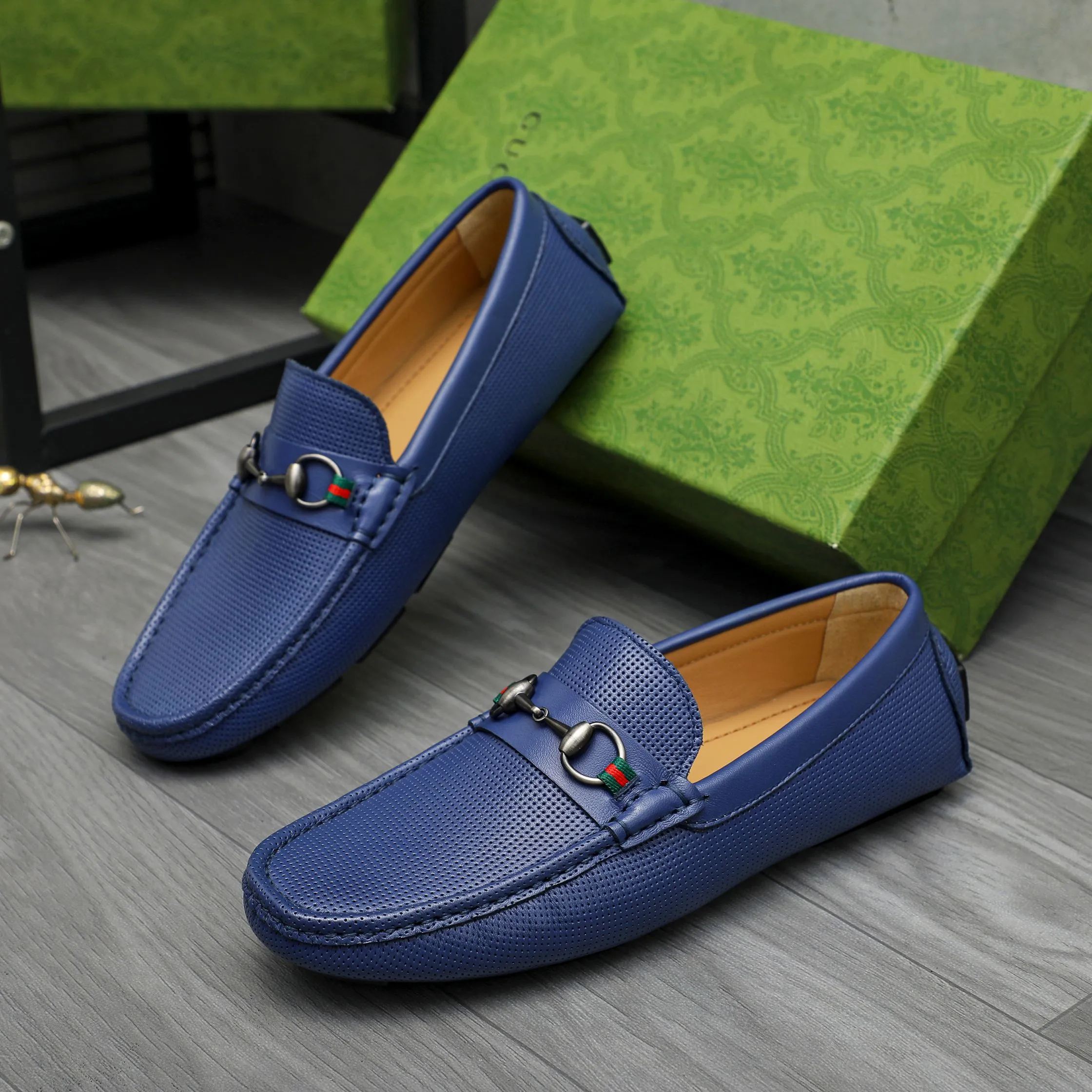 Men's shoes 💰p420 Product trademark: GUCCI (Gucci) casual slip-on men's shoes Regular size: 38-44 Product materials: Selected hollow cowhide upper, sheepskin lining, rubber outsole